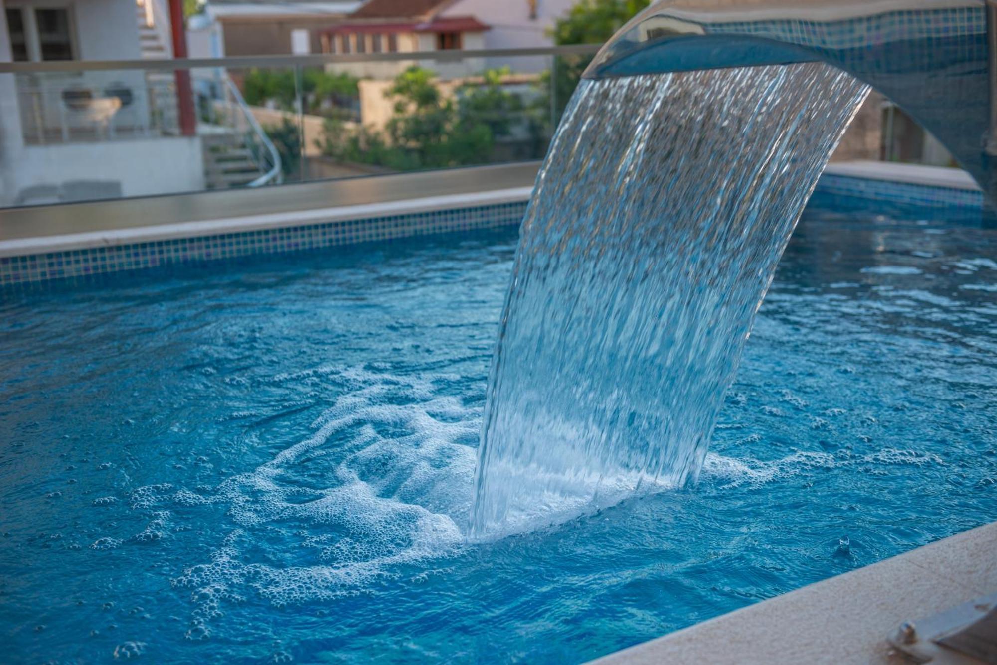 Bed and Breakfast Premium Berlin With Pool Улцинь Экстерьер фото