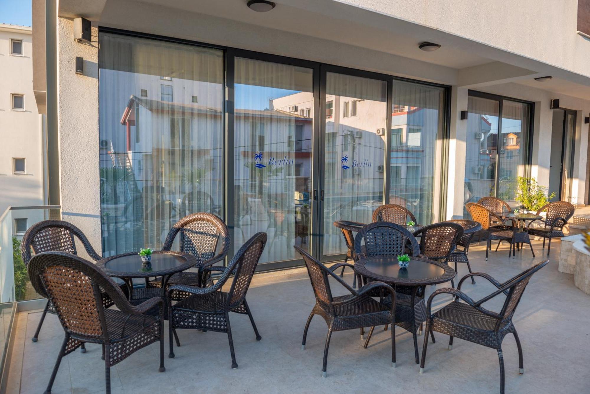 Bed and Breakfast Premium Berlin With Pool Улцинь Экстерьер фото